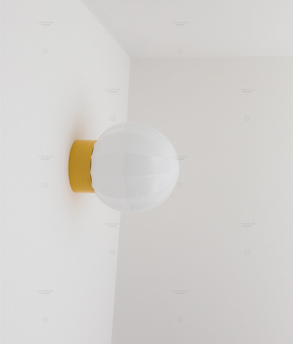La Quincaillerie moderne - Applique "Movida" droite, jaune tournesol opaline blanc