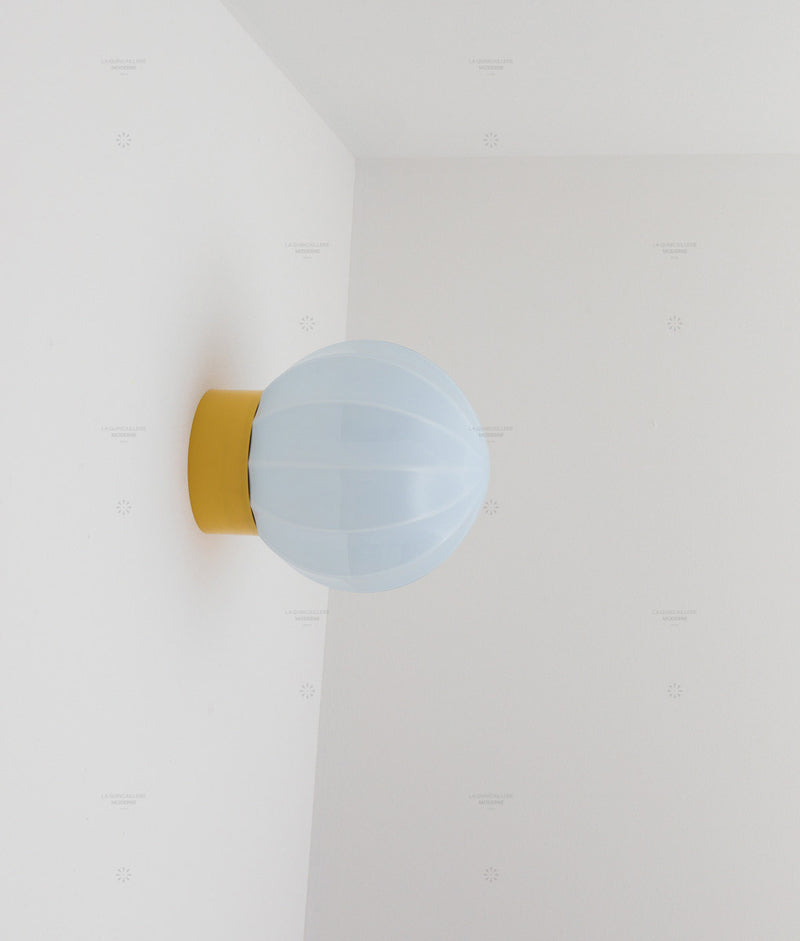 La Quincaillerie moderne - Applique "Movida" droite, jaune tournesol opaline bleu pâle