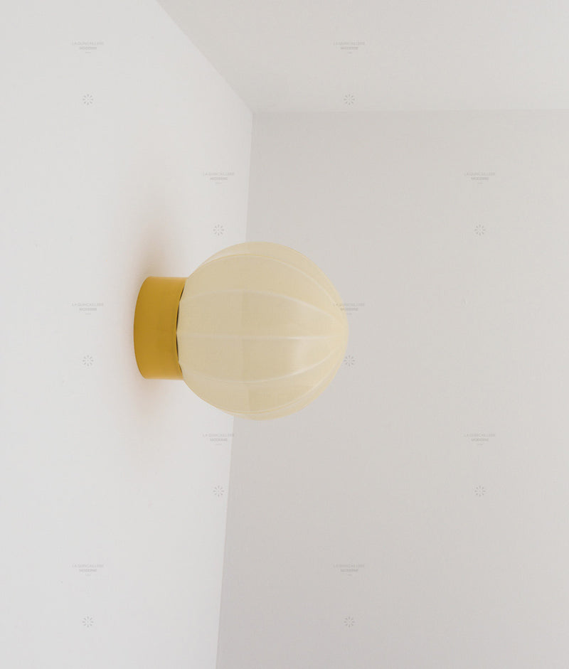 La Quincaillerie moderne - Applique "Movida" droite, jaune tournesol opaline crème