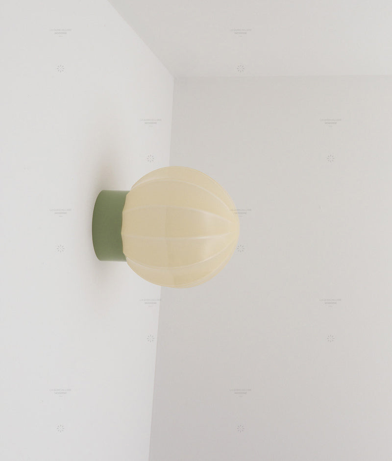 La Quincaillerie moderne - Applique "Movida" droite, vert sauge opaline crème