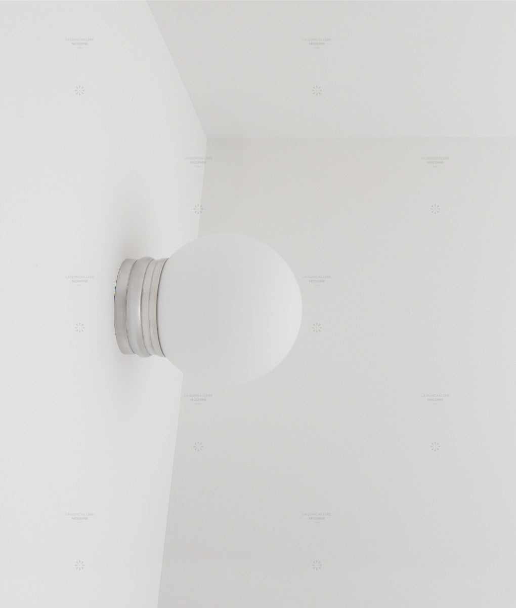 La Quincaillerie moderne - Applique / plafonnier "Odyssee", aluminium brossé, opaline blanche