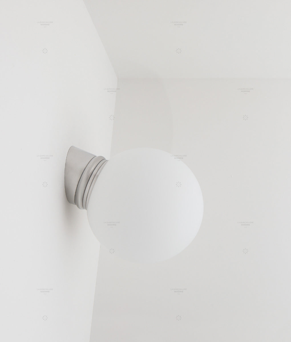 La Quincaillerie moderne - Applique / plafonnier "Odyssee", aluminium brossé, opaline blanche