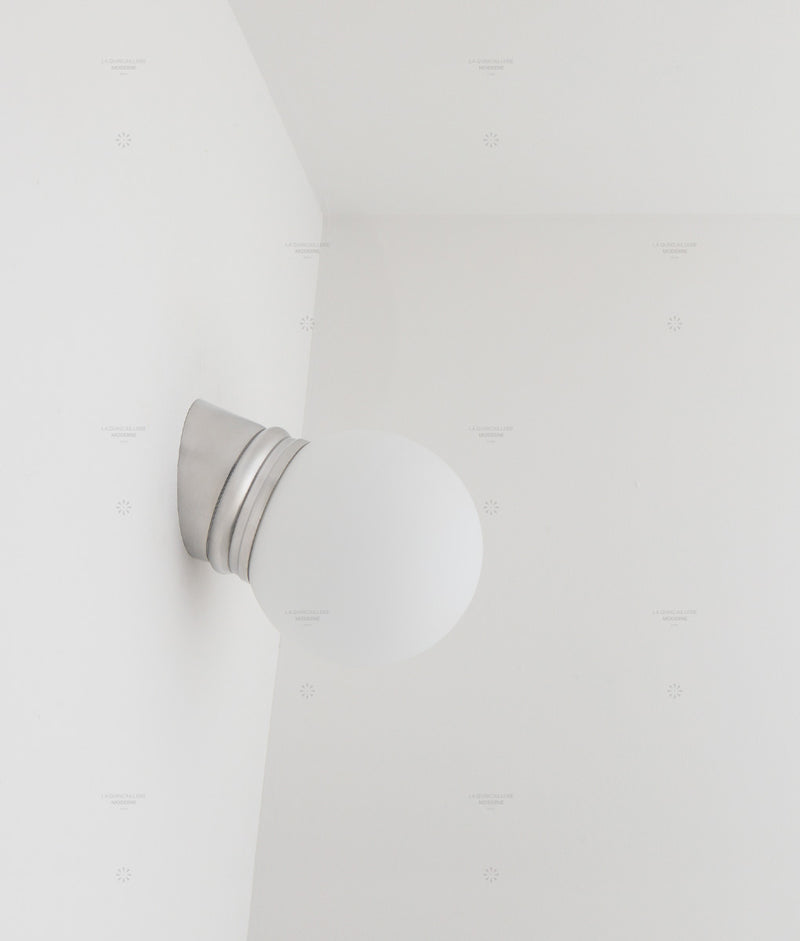 La Quincaillerie moderne - Applique / plafonnier "Odyssee", aluminium brossé, opaline blanche