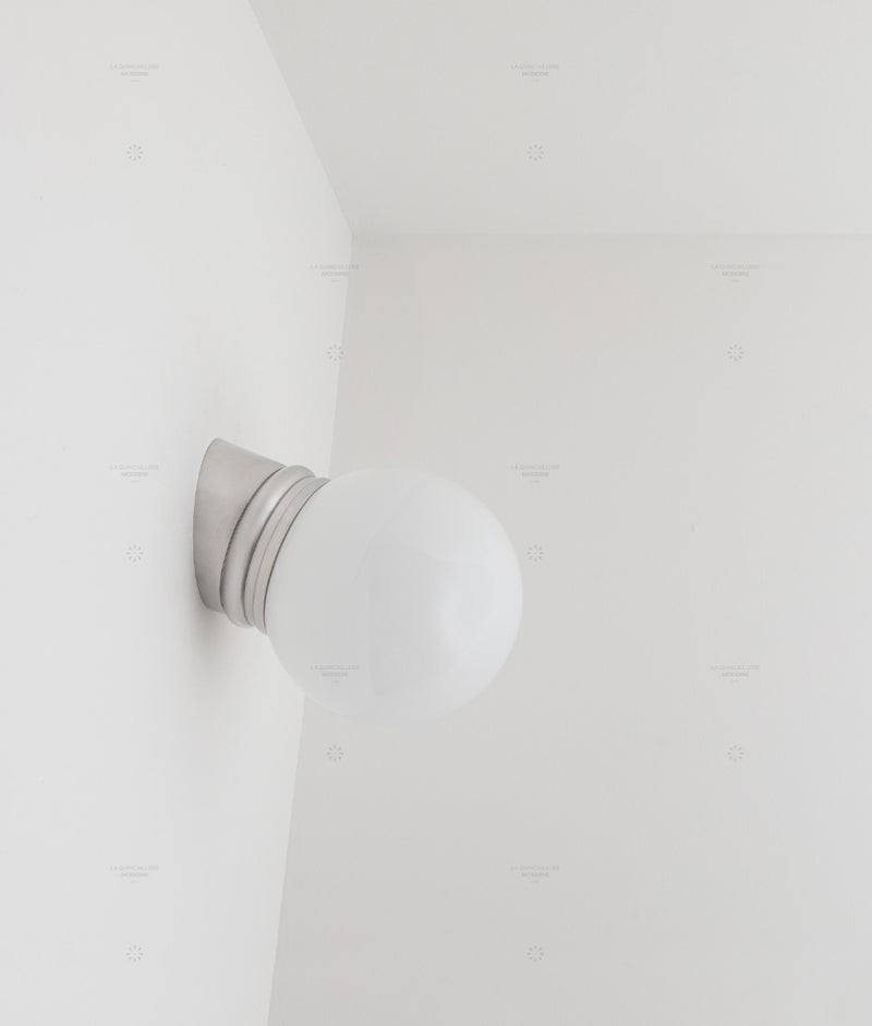 La Quincaillerie moderne - Applique / plafonnier "Odyssee", aluminium brossé, opaline blanche