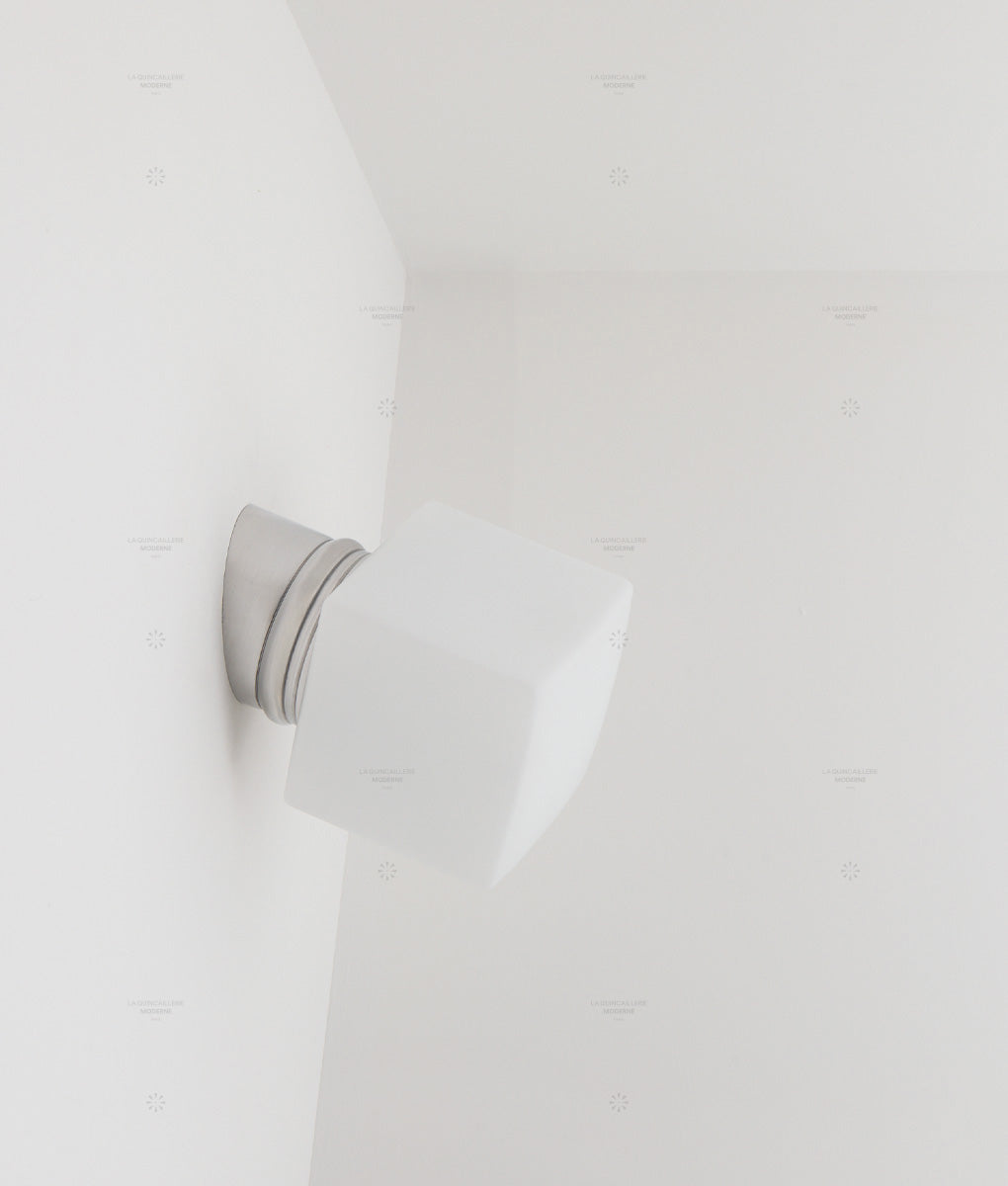 La Quincaillerie moderne - Applique / plafonnier "Odyssee", aluminium brossé, opaline blanche