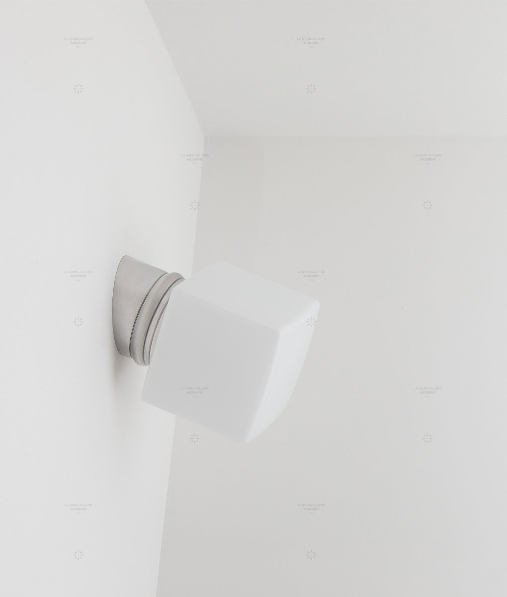 La Quincaillerie moderne - Applique / plafonnier "Odyssee", aluminium brossé, opaline blanche