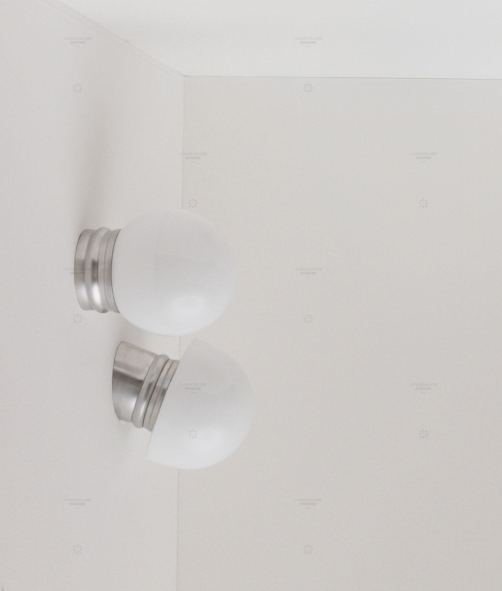 La Quincaillerie moderne - Applique / plafonnier "Odyssee", aluminium brossé, opaline blanche