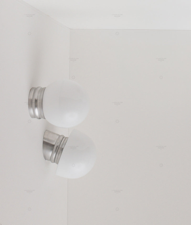 La Quincaillerie moderne - Applique / plafonnier "Odyssee", aluminium brossé, opaline blanche