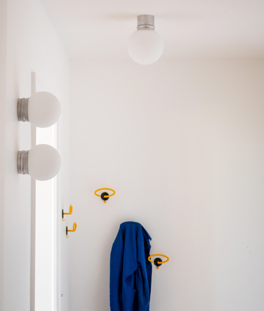 La Quincaillerie moderne - Applique / plafonnier "Odyssee", aluminium brossé, opaline blanche