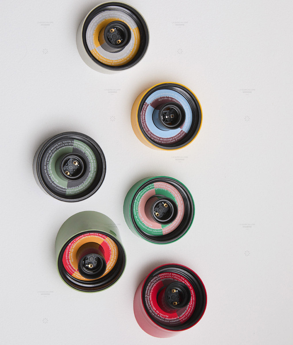 Applique "Colonnade", base à fines cannelures, verrerie boule mate, très petit modèle