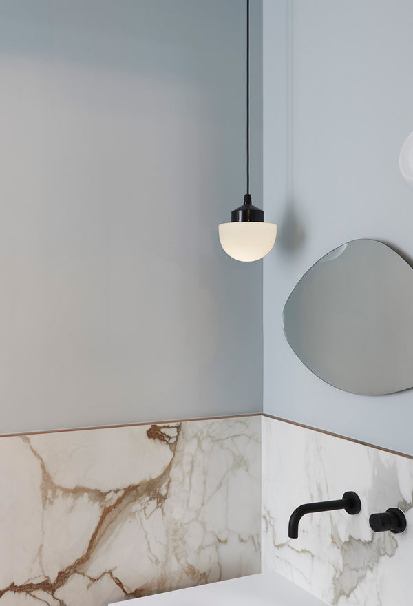 Suspension "Bauhaus", verrerie "champignon" en opaline
