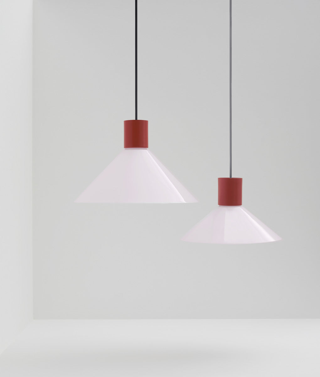 La Quincaillerie moderne - Suspension "Délices" en aluminium peint et verre opalin - Fabriqué en Europe et assemblé à Paris