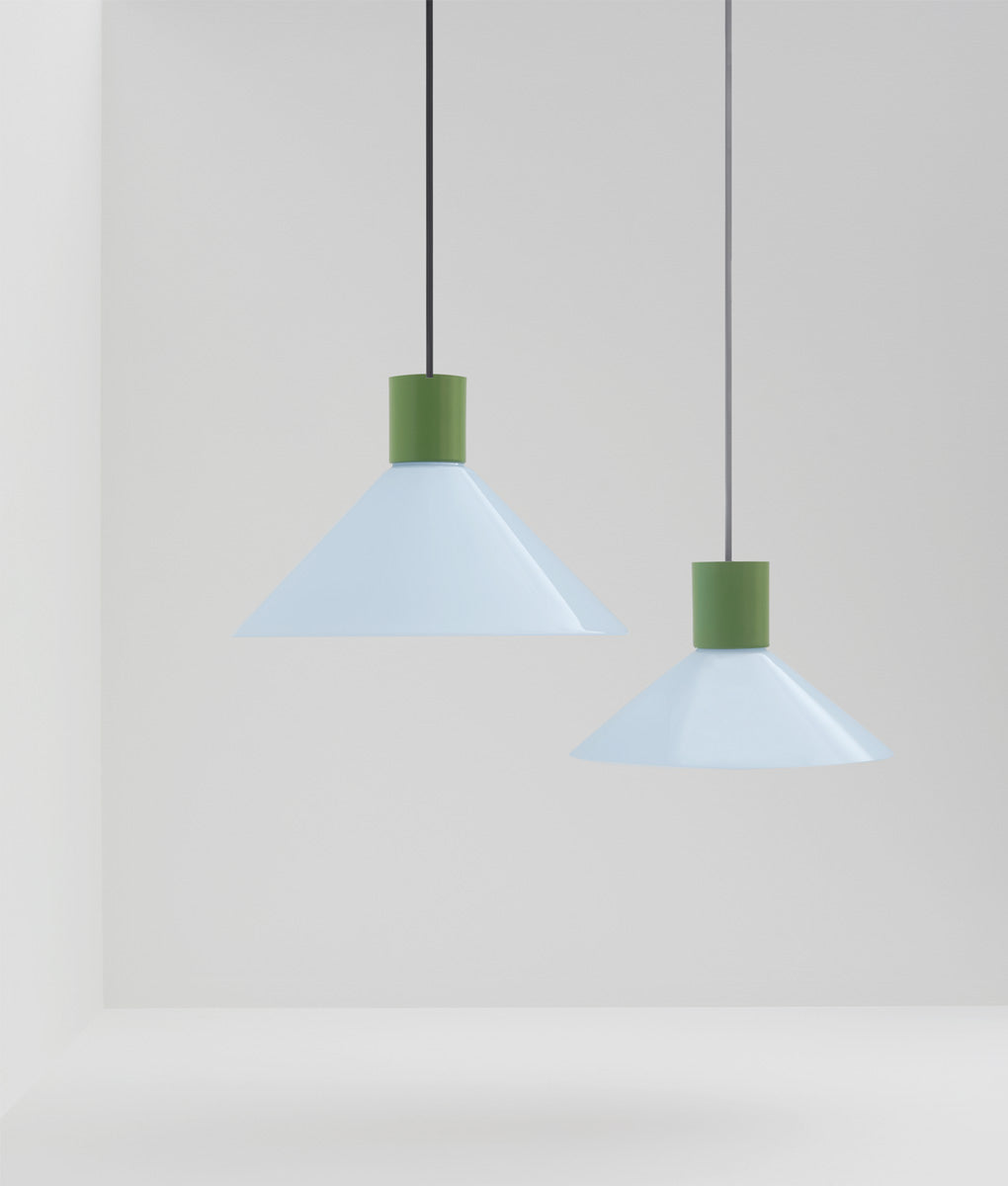 La Quincaillerie moderne - Suspension "Délices" en aluminium peint et verre opalin - Fabriqué en Europe et assemblé à Paris