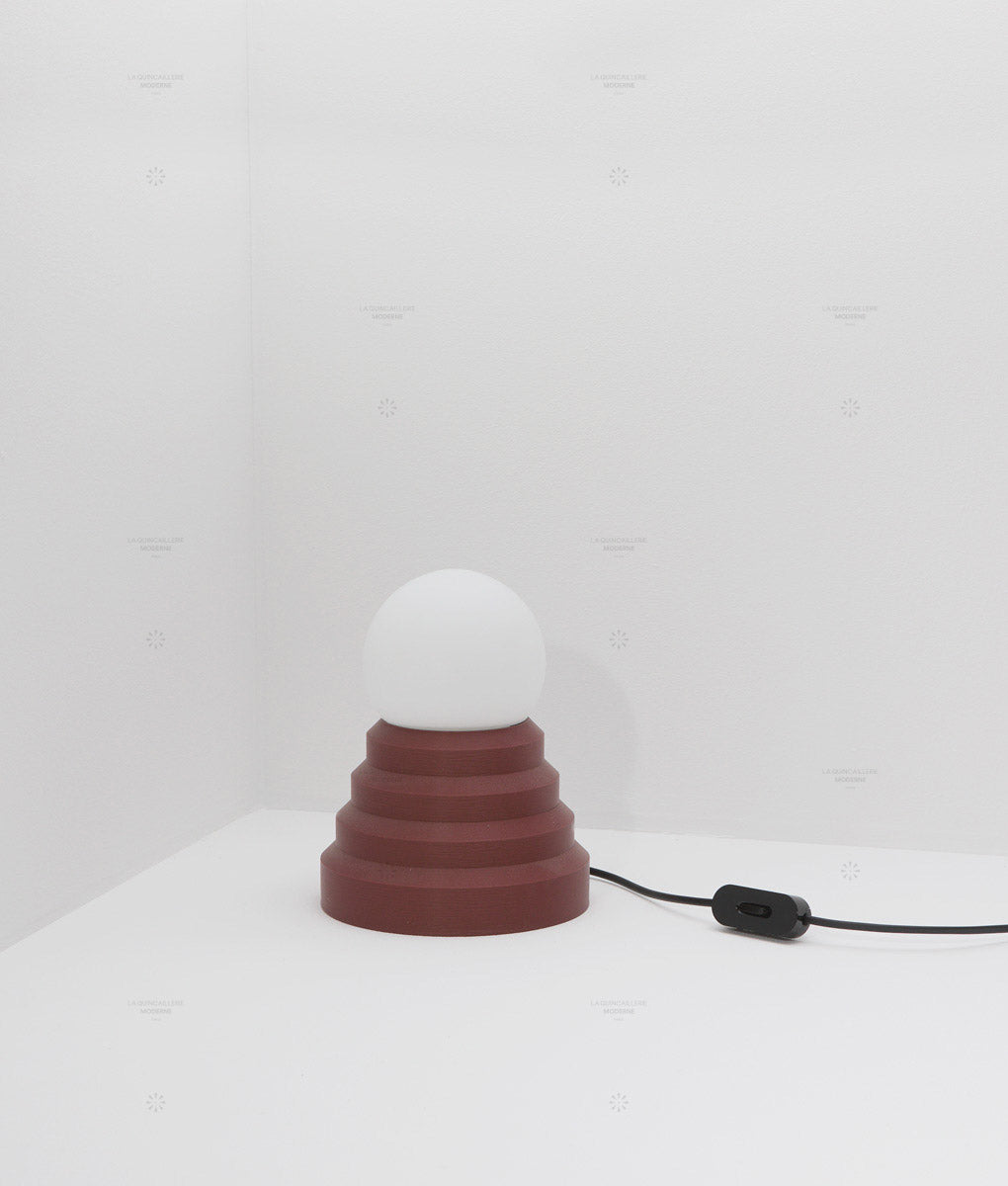 Lampe à poser "Colonnade", base pyramide, verrerie boule mate, très petit modèle - ø 12,5 cm