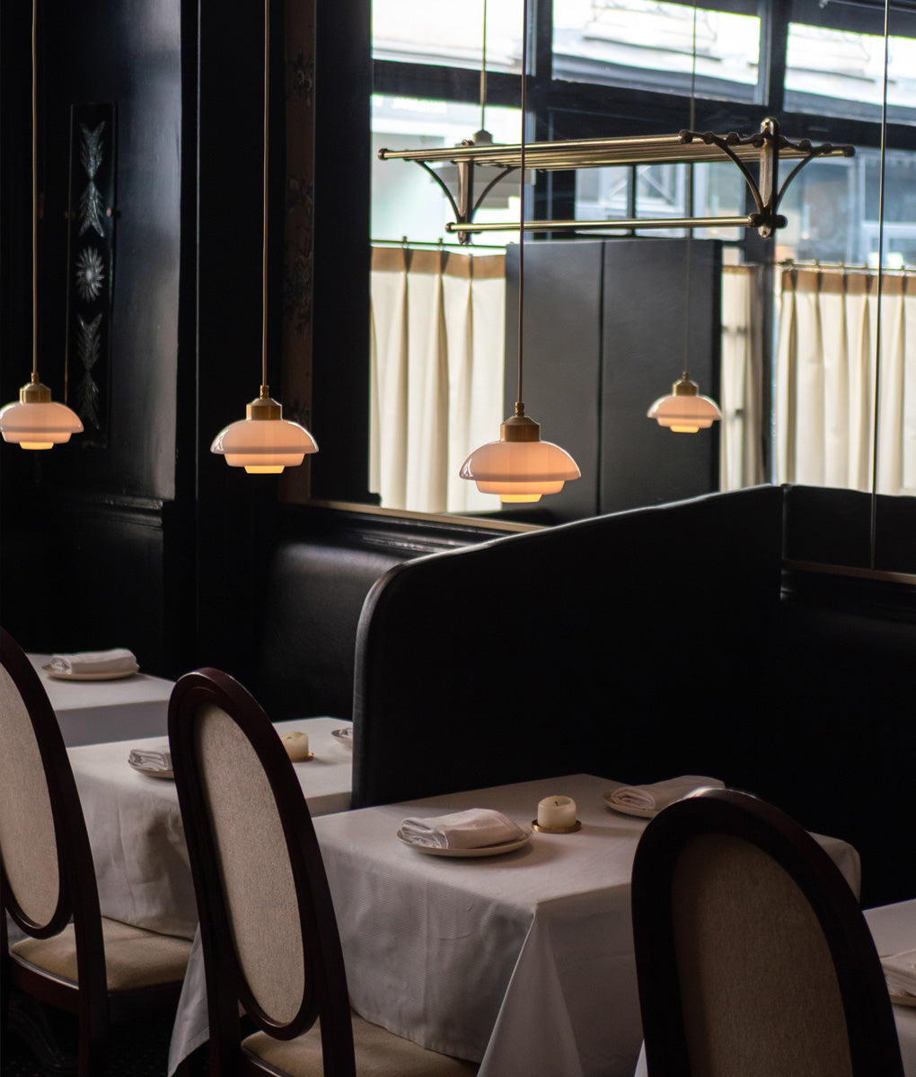 La Quincaillerie moderne - Suspension Bistro Laiton opaline chez Le 21 - Paris