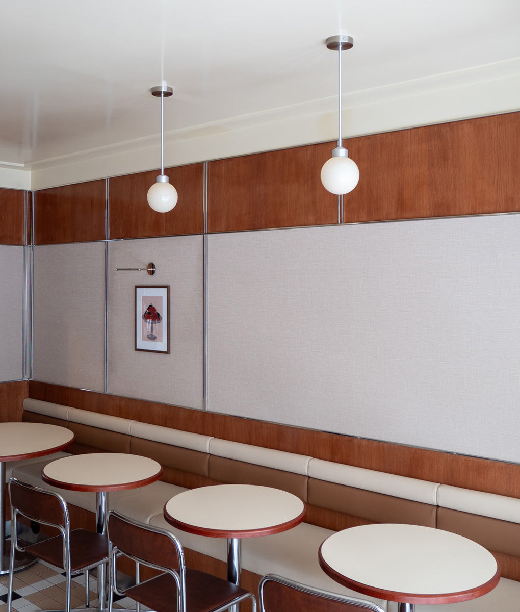 La Quincaillerie moderne - Suspension Bistro Métal verrerie opaline chez Café Dom - Paris