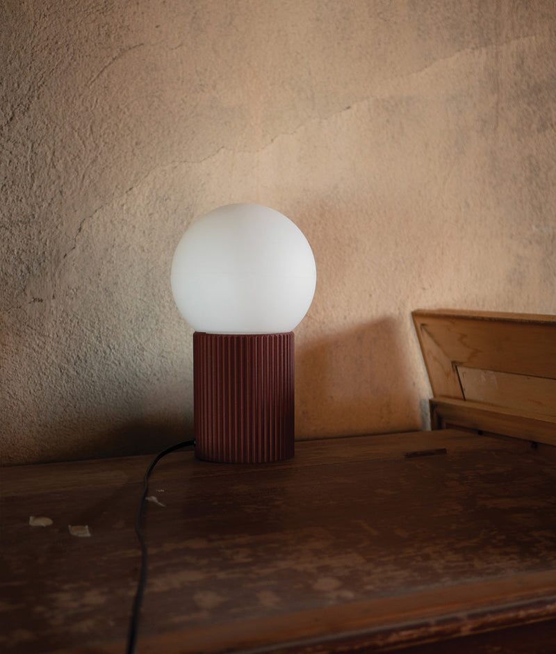 Lampe à poser Colonnade, base à fines cannelures, verrerie boule mat – La  Quincaillerie moderne