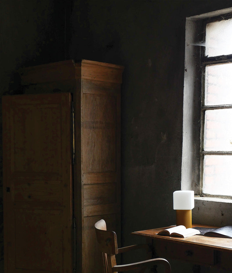 Lampe à poser Colonnade, base à fines cannelures, verrerie boule mat – La  Quincaillerie moderne