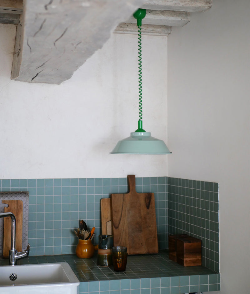 La Quincaillerie moderne - Suspension monte et baisse "Après-midi", abat-jour en métal émaillé