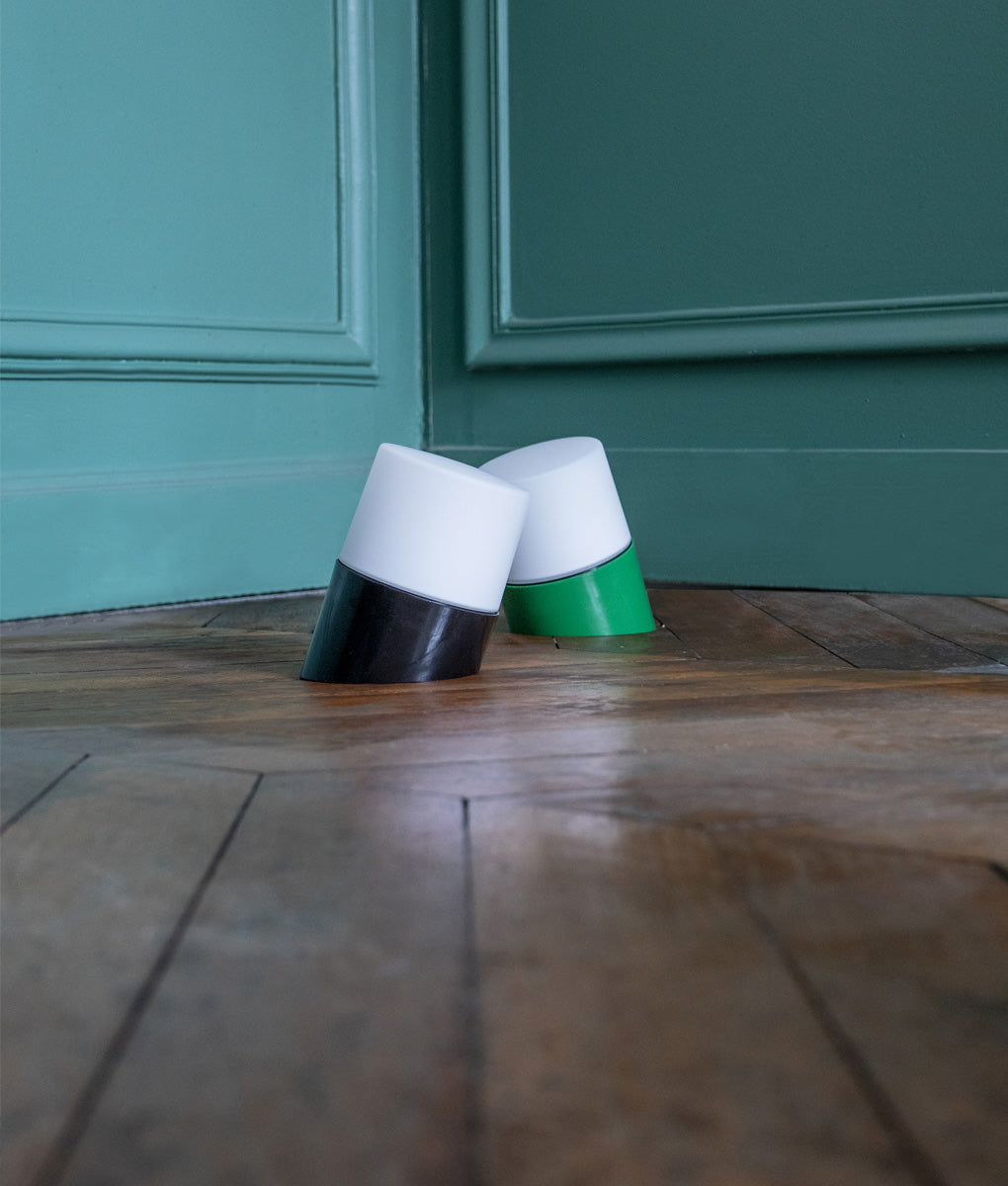 La Quincaillerie moderne - Appliques / plafonniers "Punto", vert prairie, noir et opaline blanche