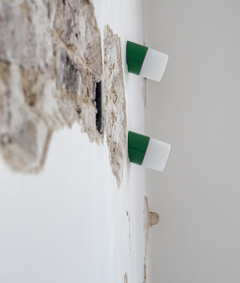 La Quincaillerie moderne - Appliques / plafonniers "Punto", vert prairie opaline blanche mate