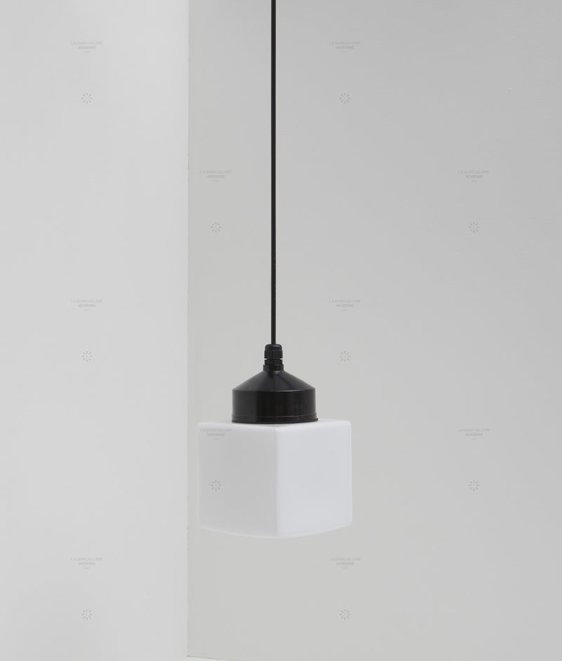 La Quincaillerie moderne - Suspension "Bauhaus", verrerie cube satinée