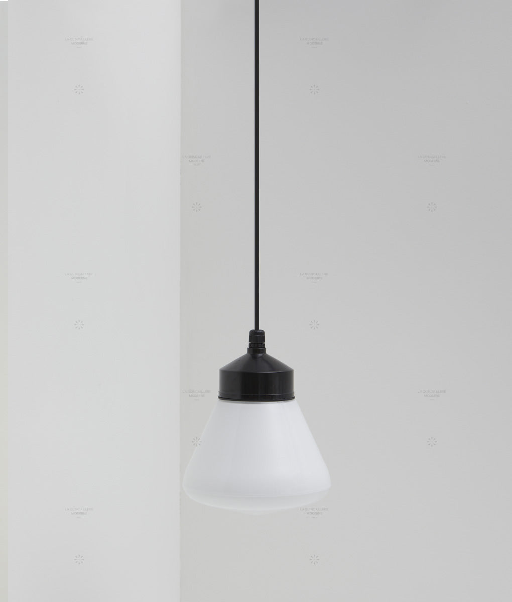 La Quincaillerie moderne - Suspension "Bauhaus", noir opaline blanche