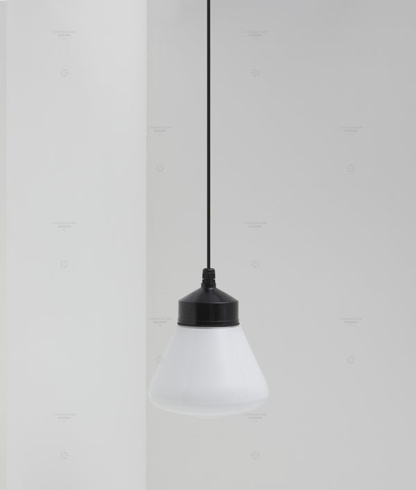 La Quincaillerie moderne - Suspension "Bauhaus", noir opaline blanche