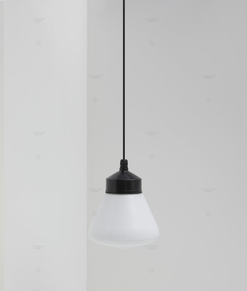 La Quincaillerie moderne - Suspension "Bauhaus", noir opaline blanche