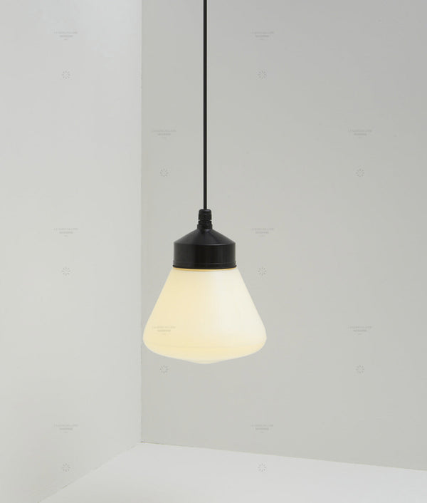 La Quincaillerie moderne - Suspension "Bauhaus", noir opaline blanche
