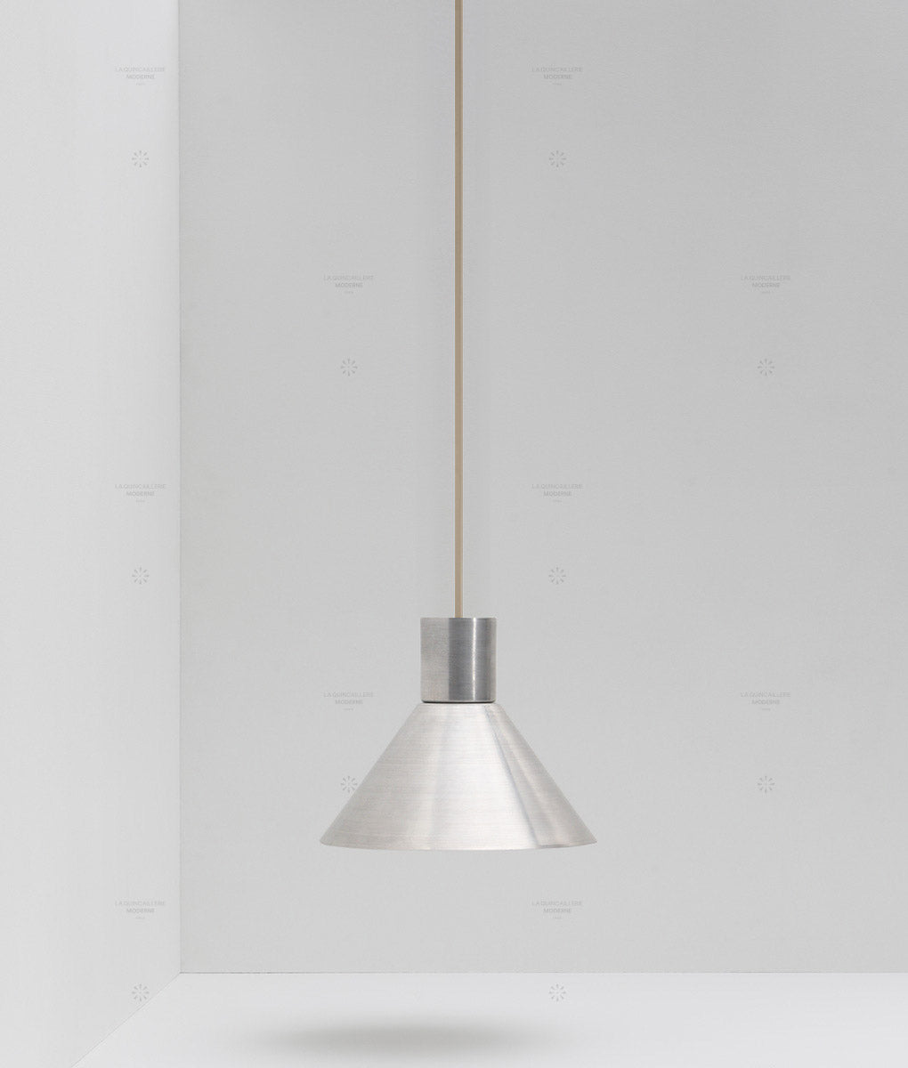 La Quincaillerie moderne- Suspension "Belle de nuit" conique en aluminium brossé