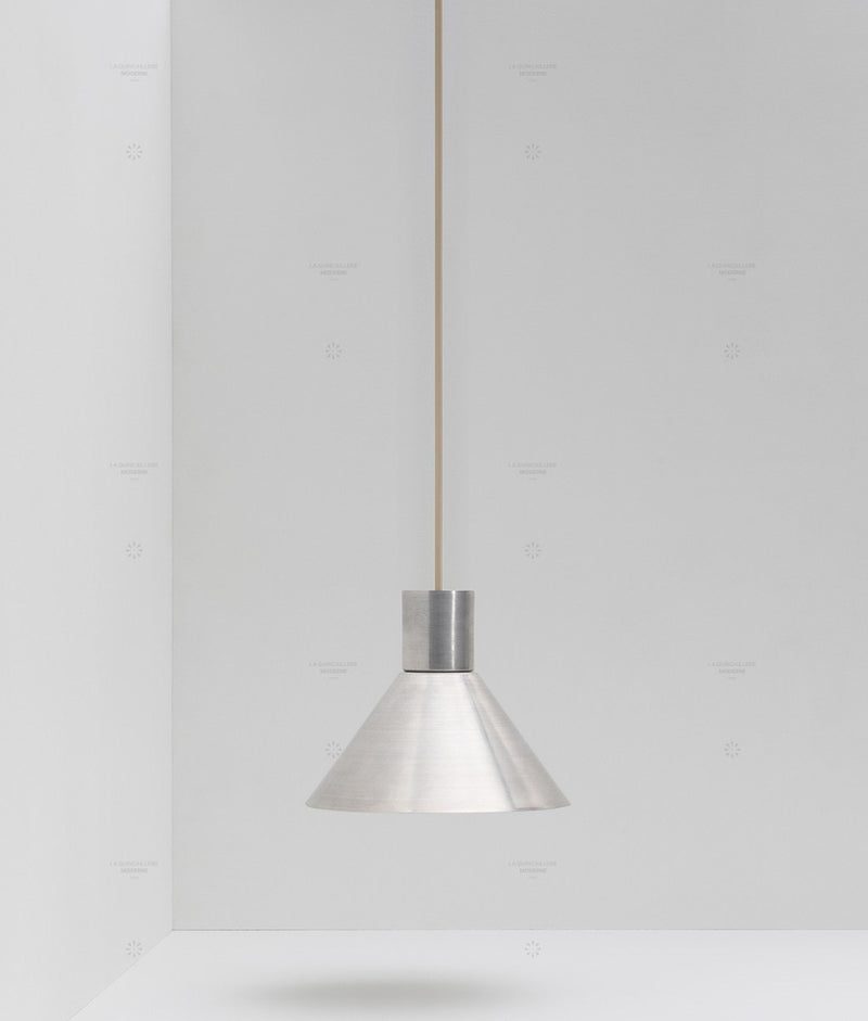 La Quincaillerie moderne- Suspension "Belle de nuit" conique en aluminium brossé