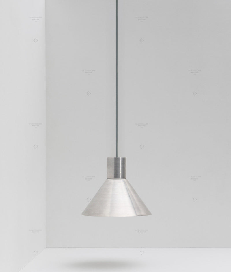 La Quincaillerie moderne- Suspension "Belle de nuit" conique en aluminium brossé