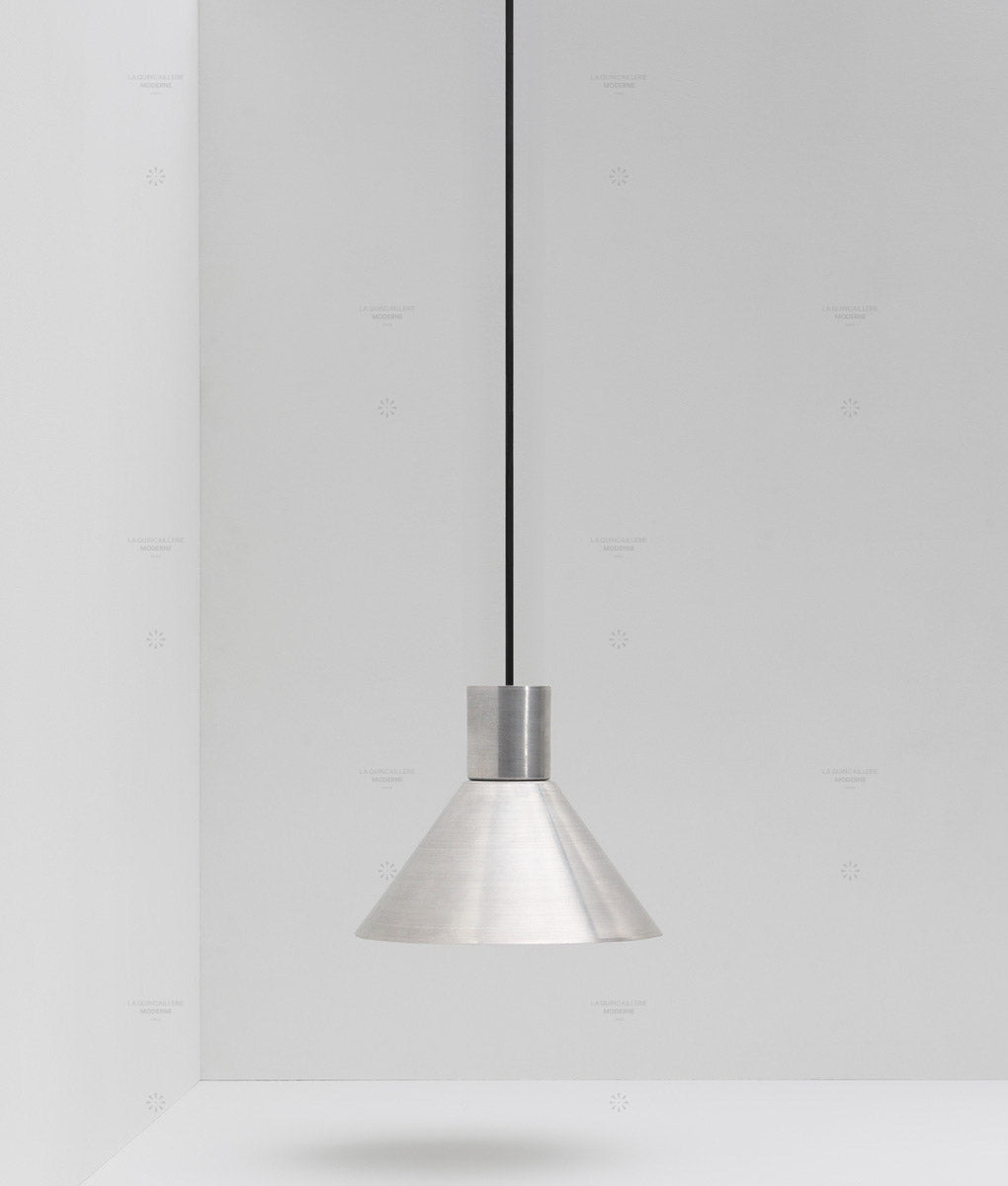 La Quincaillerie moderne- Suspension "Belle de nuit" conique en aluminium brossé