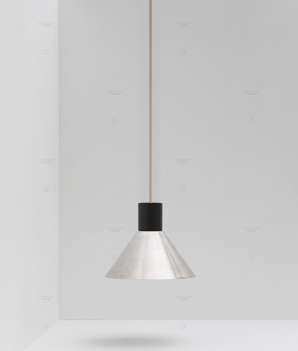 La Quincaillerie moderne- Suspension "Belle de nuit" conique en aluminium brossé