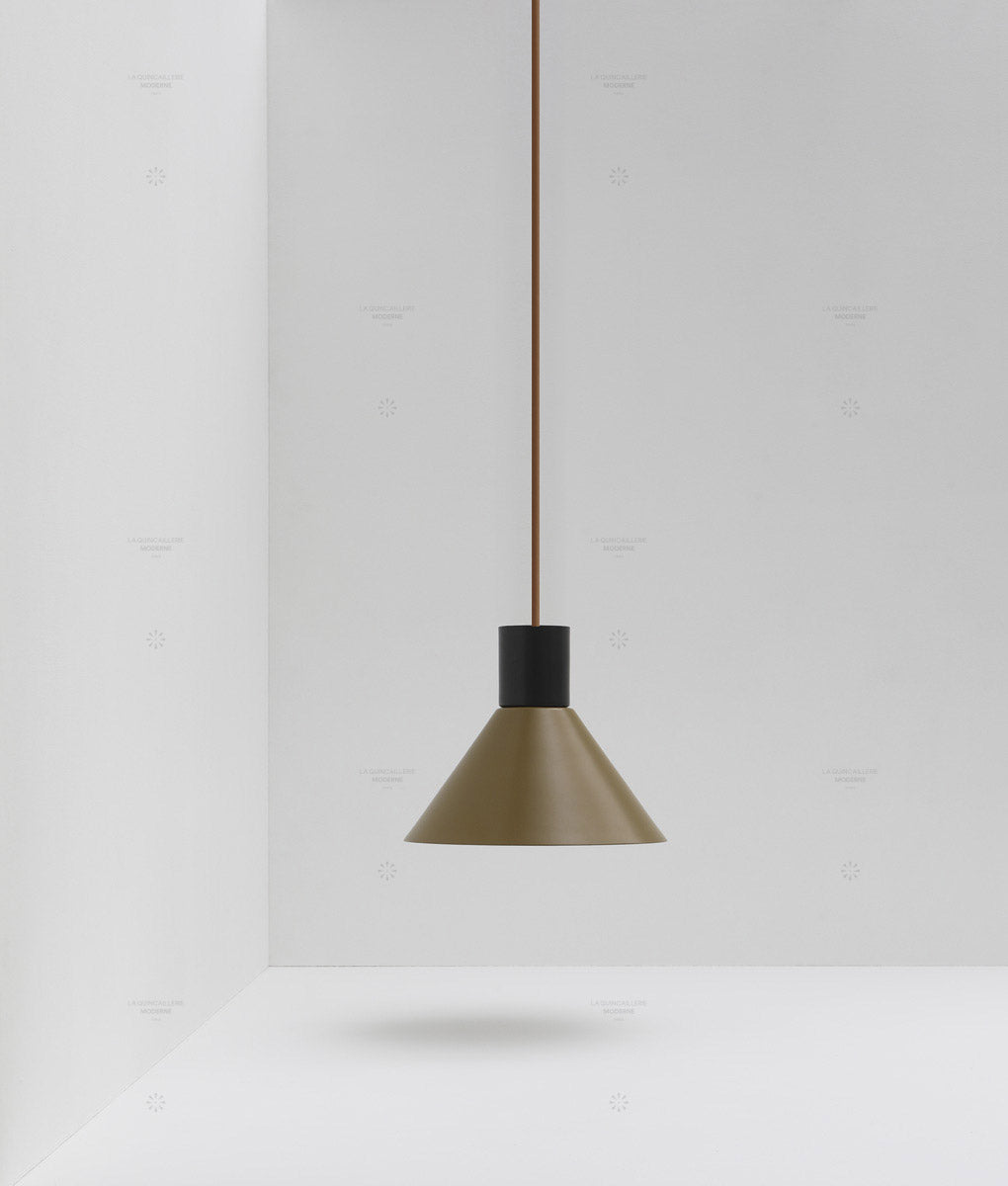 Suspension conique "Belle de nuit", brun mordoré et noir, câble marron - La Quincaillerie moderne