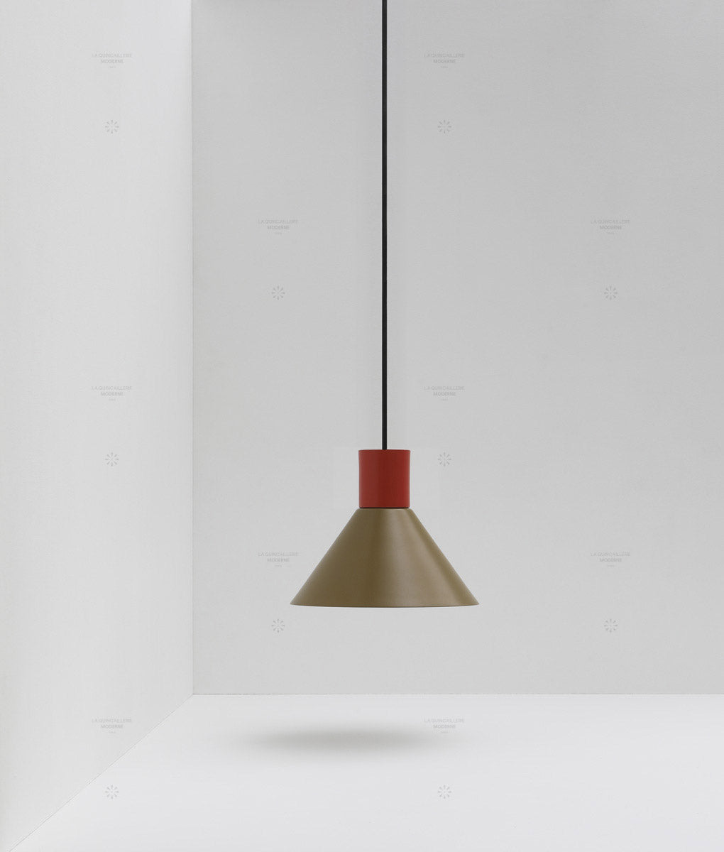 Suspension conique "Belle de nuit", brun mordoré et rouge cardinal, câble noir - La Quincaillerie moderne