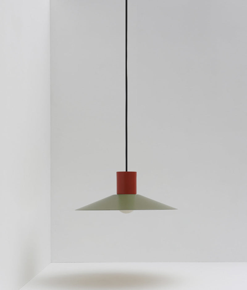 Suspension évasée "Belle de nuit", petit modèle, vert argile et rouge cardinal, câble noir - La Quincaillerie moderne