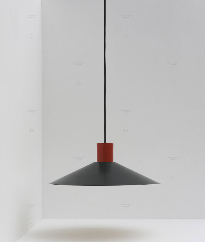 Suspension évasée "Belle de nuit", grand modèle, noir et rouge cardinal, câble noir - La Quincaillerie moderne