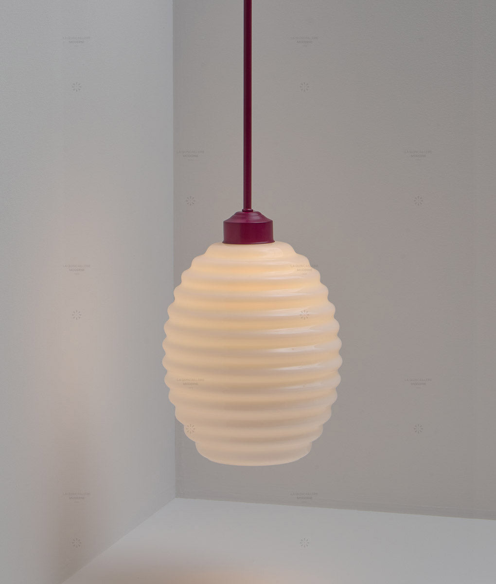 La Quincaillerie moderne - Suspension "Bistro" prune, verrerie opaline satinée