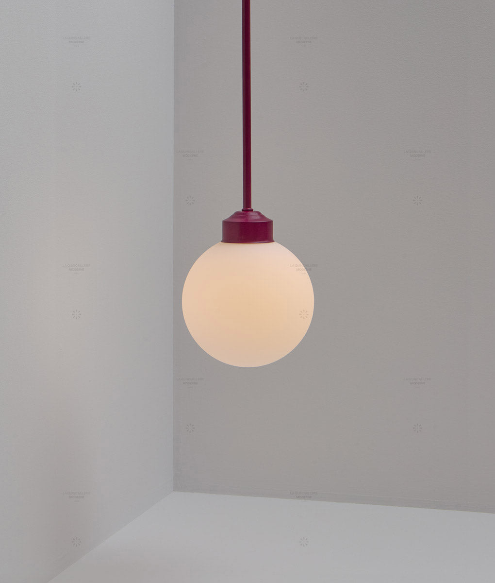 La Quincaillerie moderne - Suspension "Bistro" prune, verrerie opaline satinée