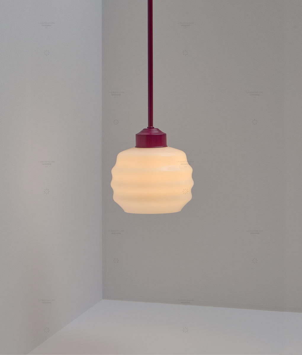 La Quincaillerie moderne - Suspension "Bistro" prune, verrerie opaline satinée