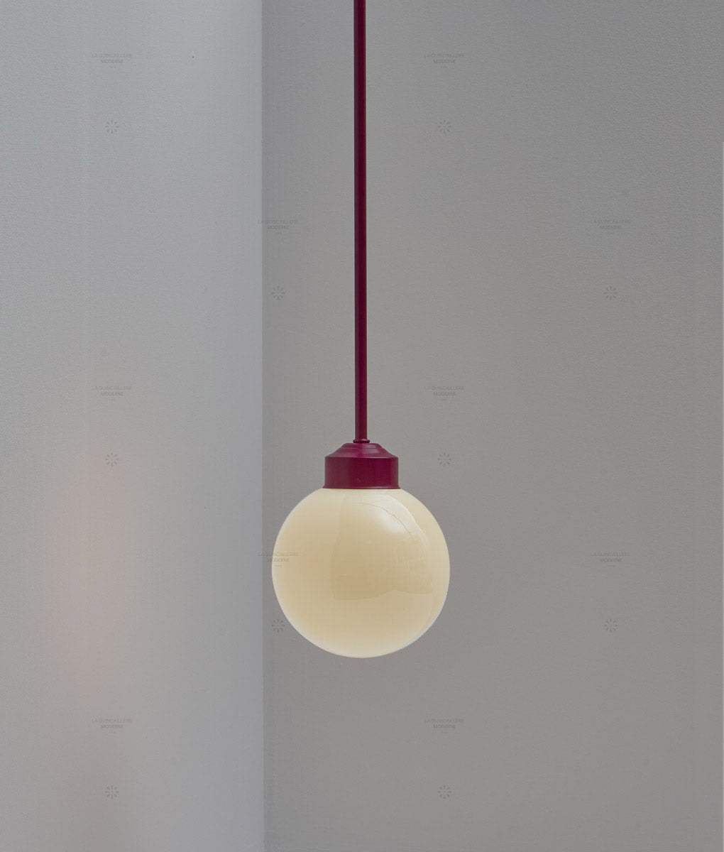 La Quincaillerie moderne - Suspension "Bistro" prune, verrerie opaline satinée