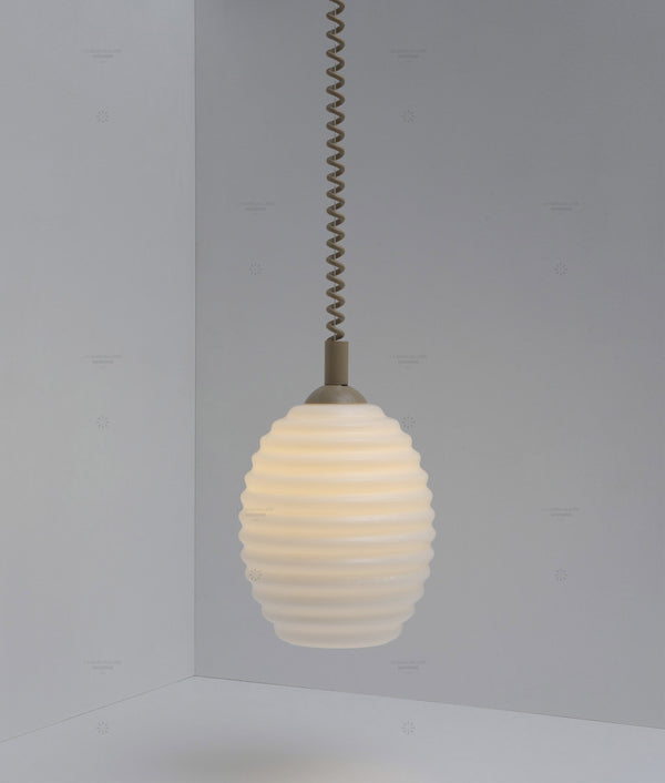 Suspension monte et baisse "Coup de fil", modèle III, câble beige - Allumée