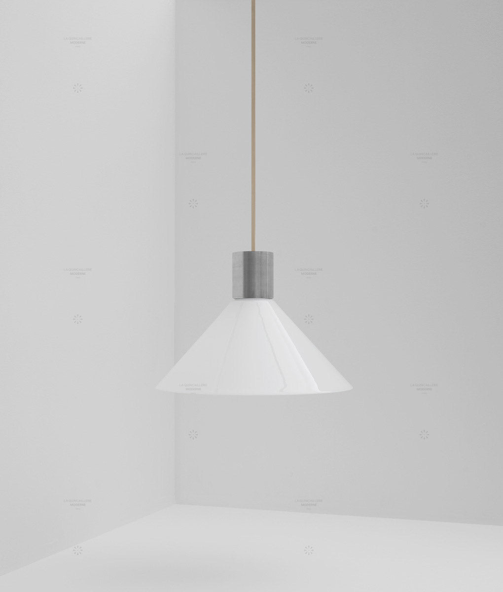 Suspension "Délices", abat-jour en opaline blanche satinée, grand modèle