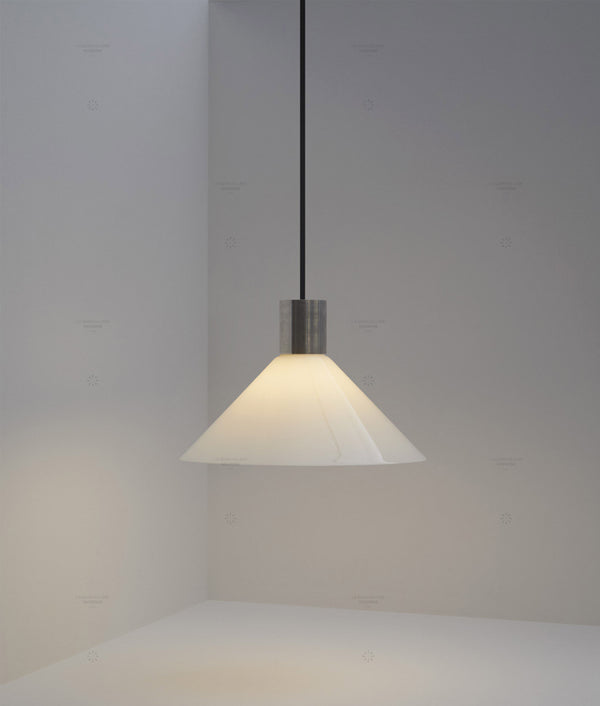 Suspension "Délices", abat-jour en opaline blanche satinée, grand modèle