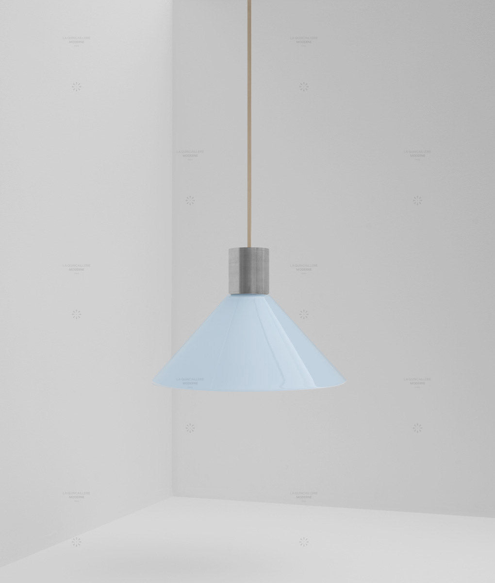 Suspension "Délices", abat-jour en opaline satinée bleu pâle, grand modèle