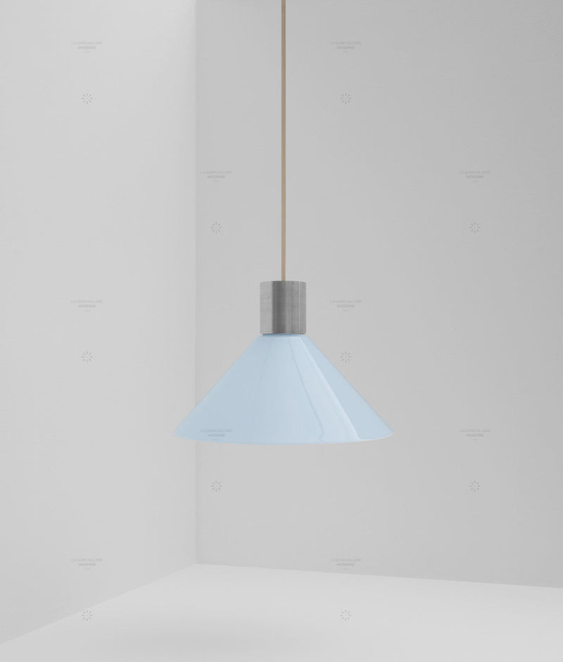 Suspension "Délices", abat-jour en opaline satinée bleu pâle, grand modèle