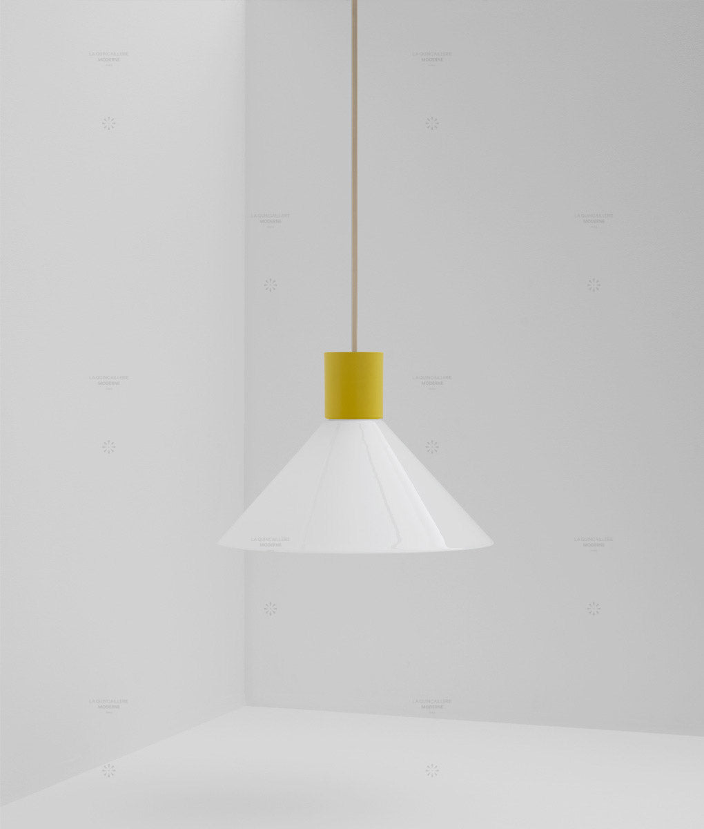 Suspension "Délices", abat-jour en opaline blanche satinée, grand modèle
