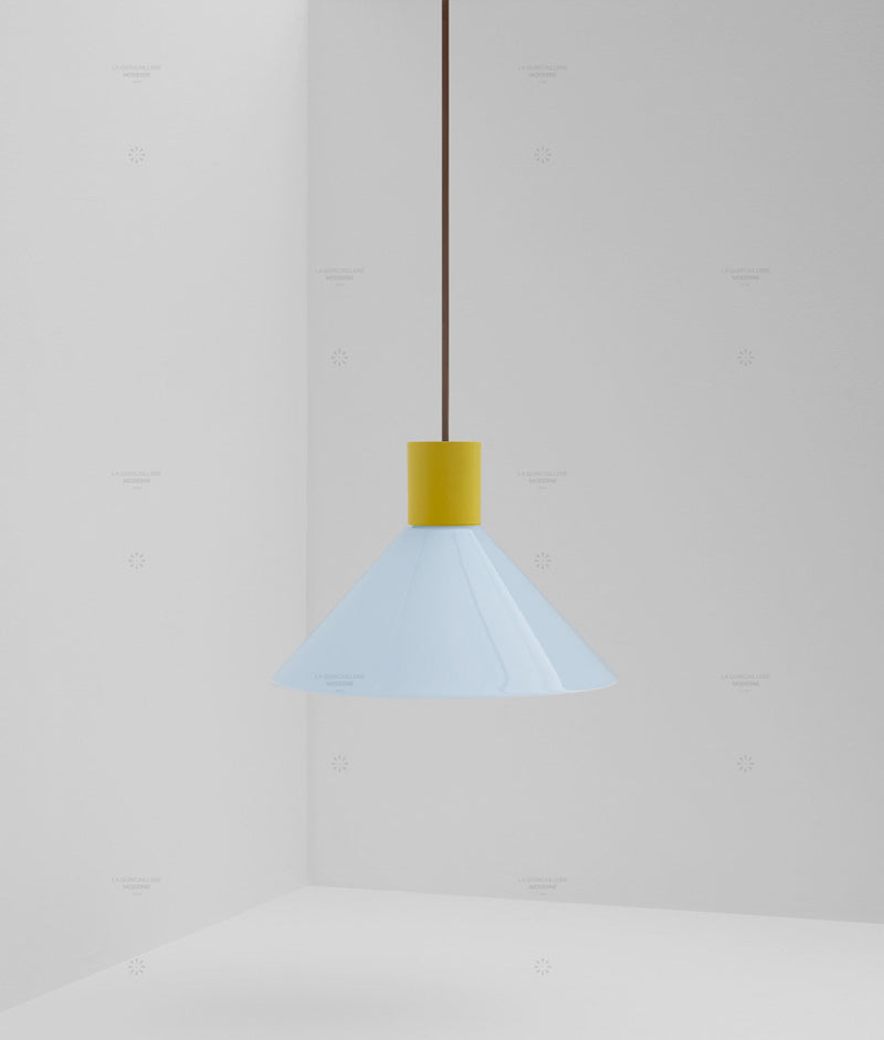 Suspension "Délices", abat-jour en opaline satinée bleu pâle, grand modèle
